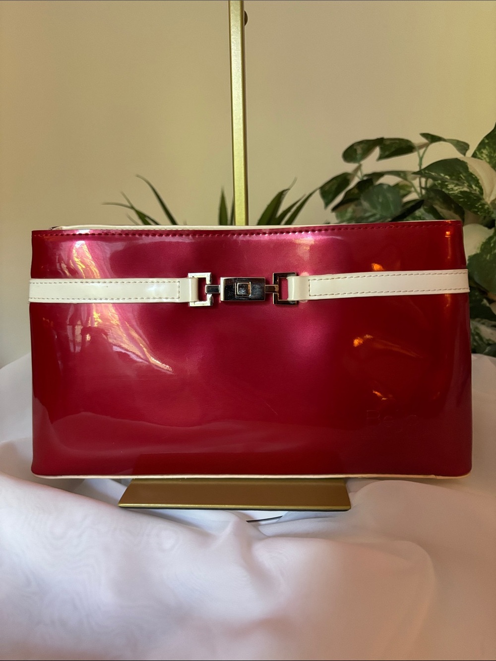 Beijo Red Patent vinyl clutch/shoulder bag Y2K